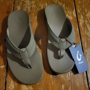 OluKai Sandals NWT